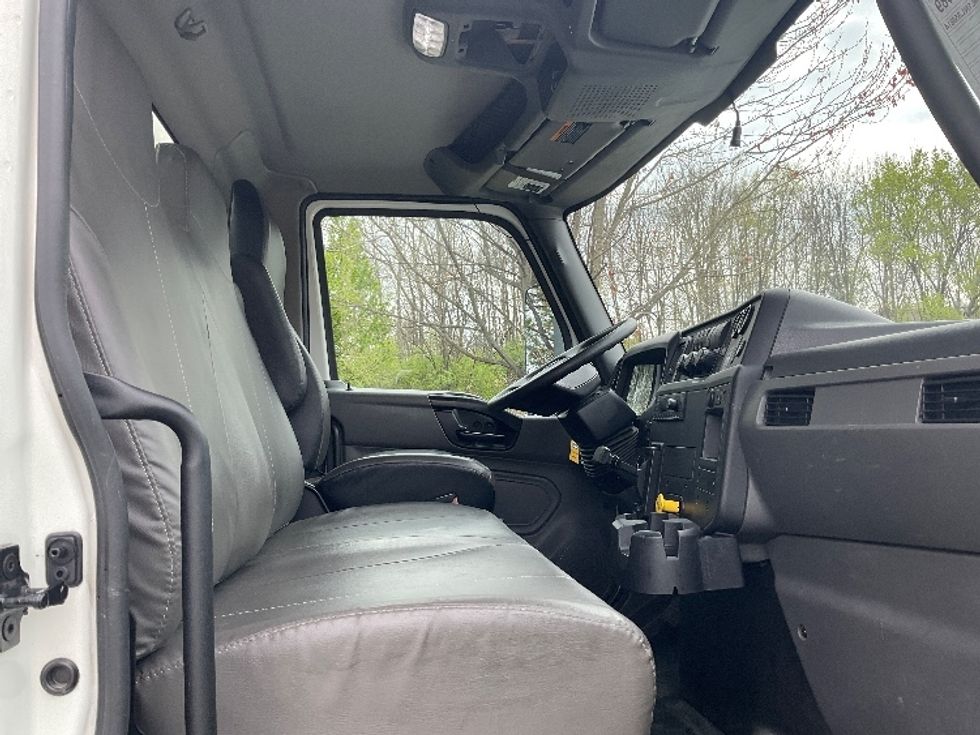 Medium Duty Box Truck-Light and Medium Duty Trucks-International-2022-MV607-King Of Prussia-PA-109,632\n\t\tmiles-$ 64,500 - Image 22
