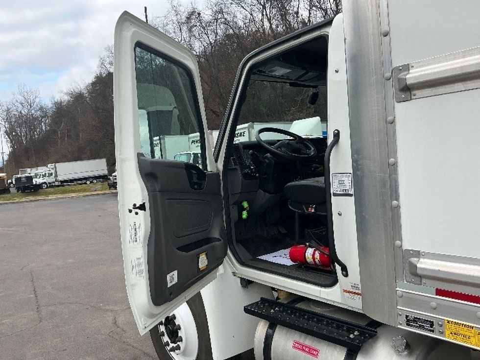 Medium Duty Box Truck-Light and Medium Duty Trucks-International-2022-MV607-Knoxville-TN-63,260\n\t\tmiles-$ 83,750 - Image 16