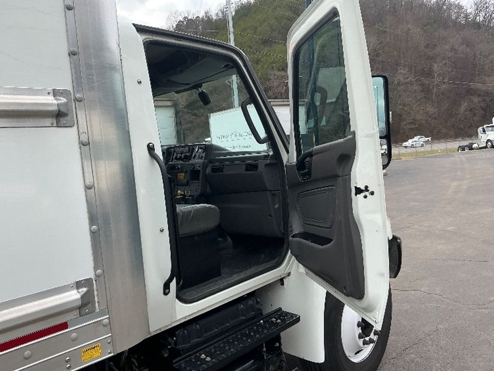 Medium Duty Box Truck-Light and Medium Duty Trucks-International-2022-MV607-Knoxville-TN-63,260\n\t\tmiles-$ 83,750 - Image 20