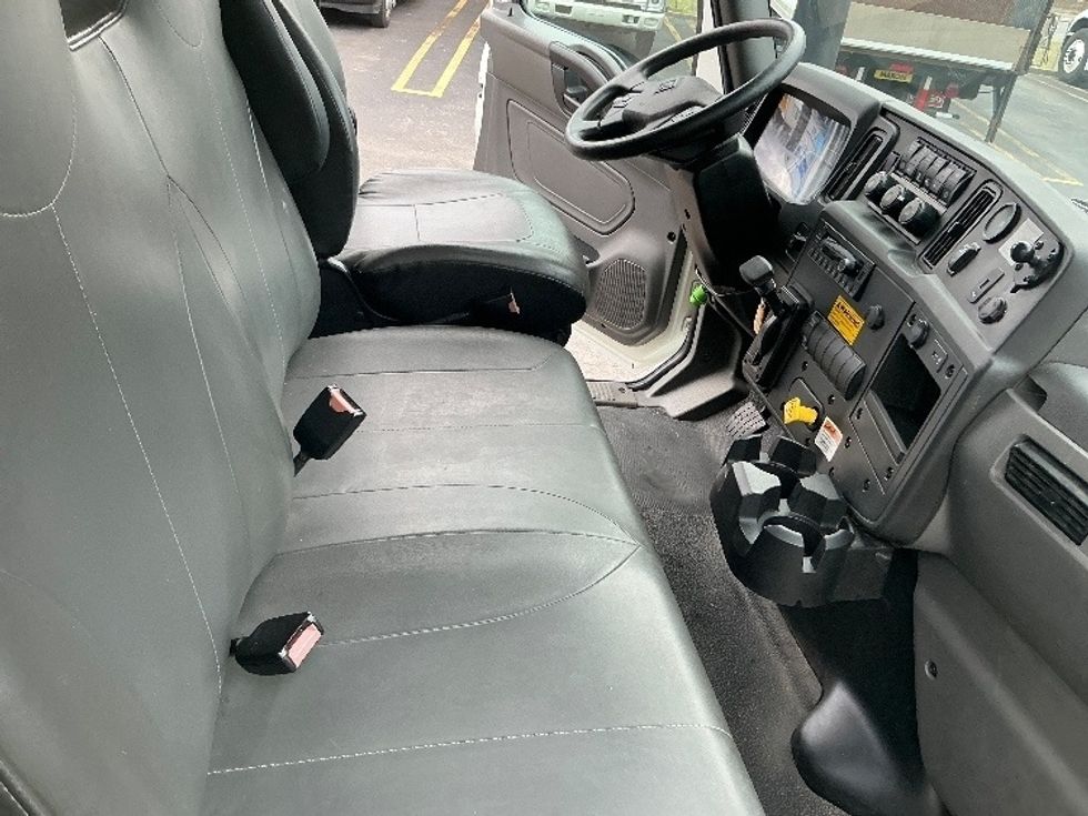 Medium Duty Box Truck-Light and Medium Duty Trucks-International-2022-MV607-Knoxville-TN-63,260\n\t\tmiles-$ 83,750 - Image 22