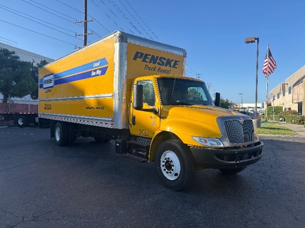 Medium Duty Box Truck-Light and Medium Duty Trucks-International-2022-MV607-La Mirada-CA-235,797\n\t\tmiles-$ 41,250 - Image 1