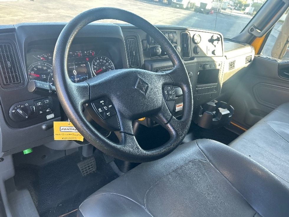 Medium Duty Box Truck-Light and Medium Duty Trucks-International-2022-MV607-La Mirada-CA-235,797\n\t\tmiles-$ 41,250 - Image 17