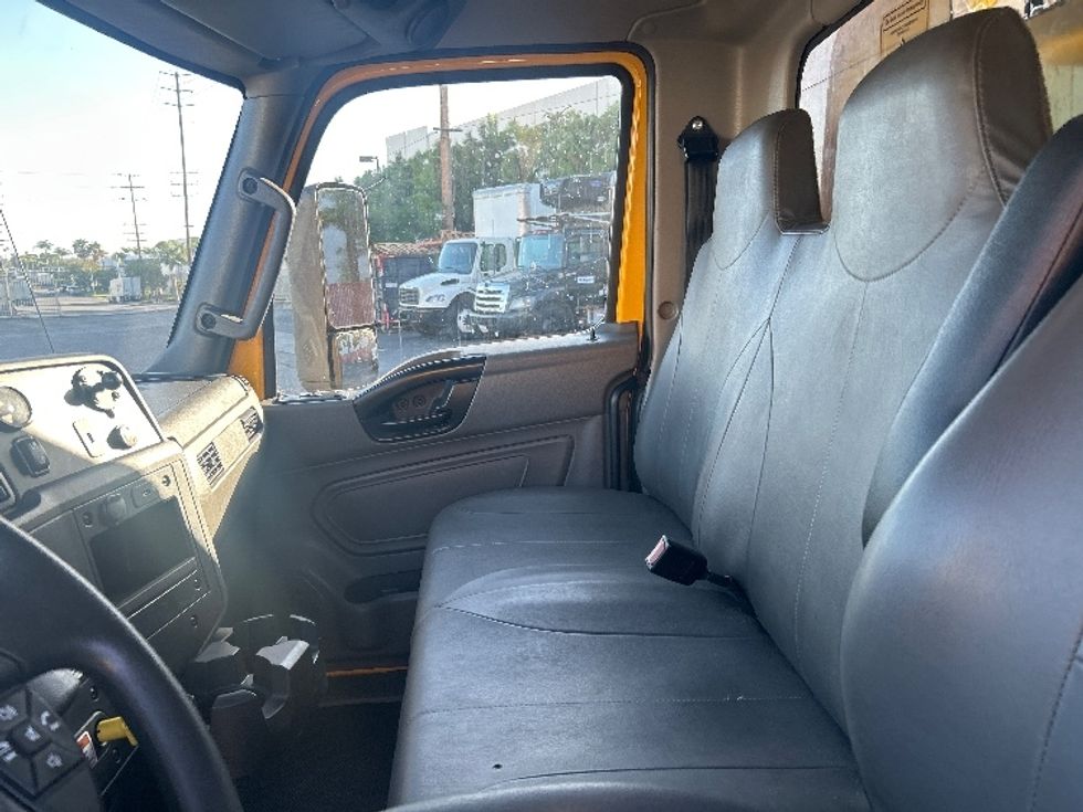 Medium Duty Box Truck-Light and Medium Duty Trucks-International-2022-MV607-La Mirada-CA-235,797\n\t\tmiles-$ 41,250 - Image 19