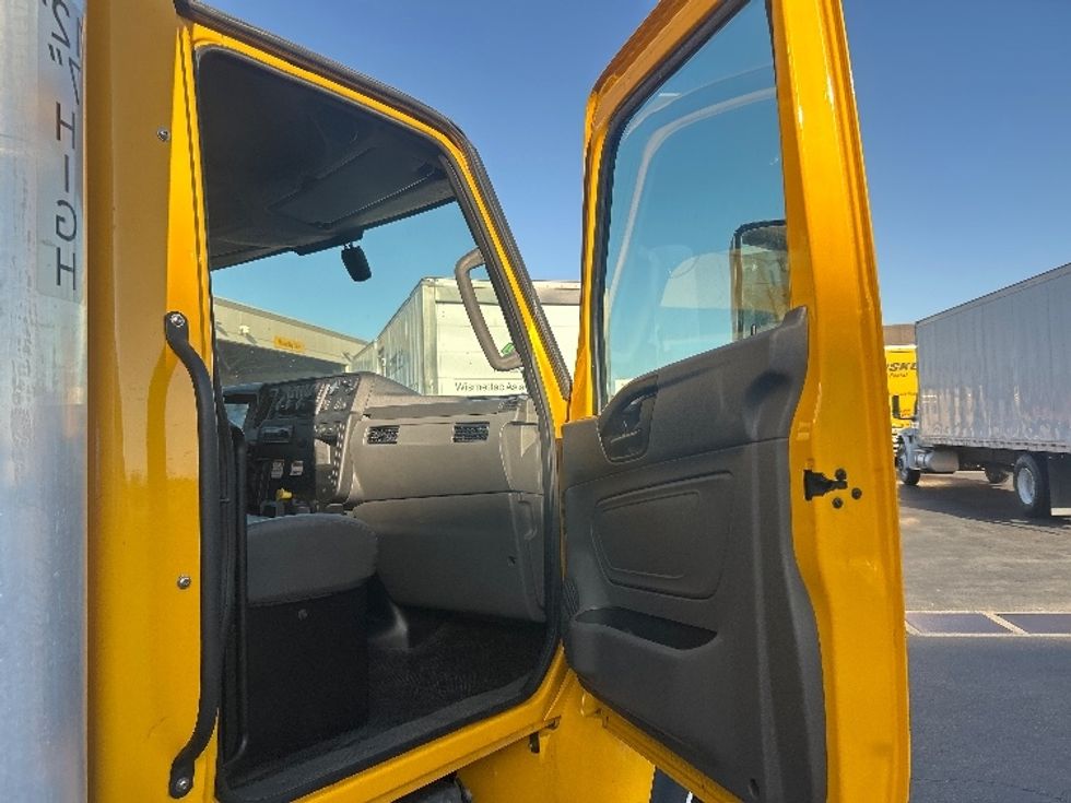 Medium Duty Box Truck-Light and Medium Duty Trucks-International-2022-MV607-La Mirada-CA-235,797\n\t\tmiles-$ 41,250 - Image 20