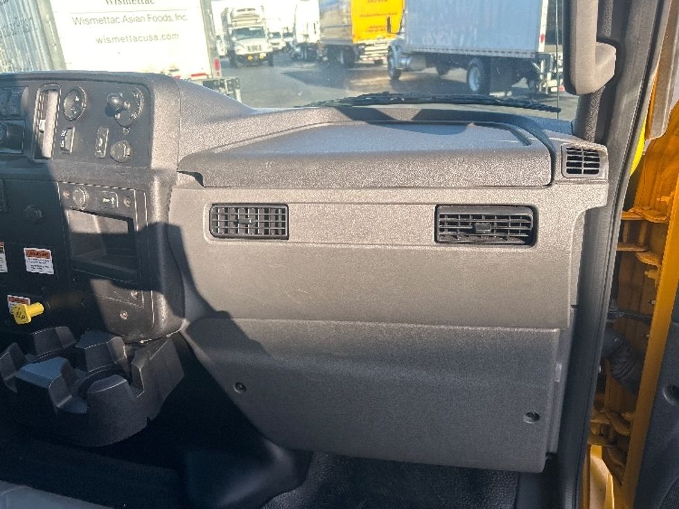 Medium Duty Box Truck-Light and Medium Duty Trucks-International-2022-MV607-La Mirada-CA-235,797\n\t\tmiles-$ 41,250 - Image 21