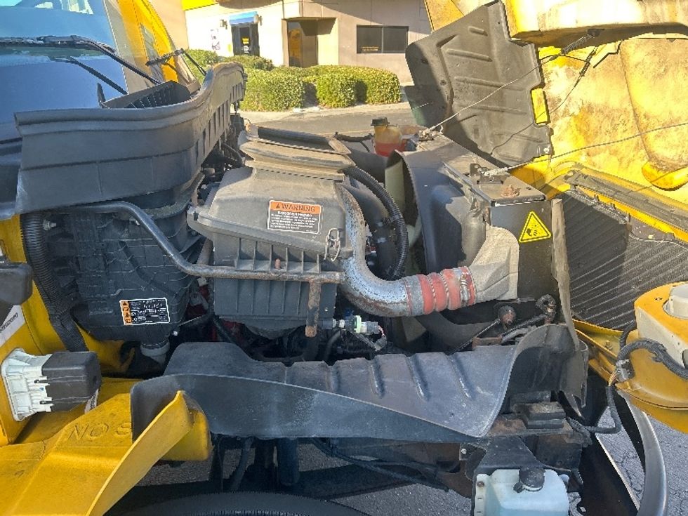 Medium Duty Box Truck-Light and Medium Duty Trucks-International-2022-MV607-La Mirada-CA-235,797\n\t\tmiles-$ 41,250 - Image 23