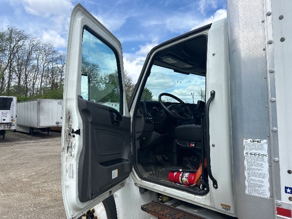 Medium Duty Box Truck-Light and Medium Duty Trucks-International-2022-MV607-La Porte-IN-183,057\n\t\tmiles-$ 45,000 - Image 16