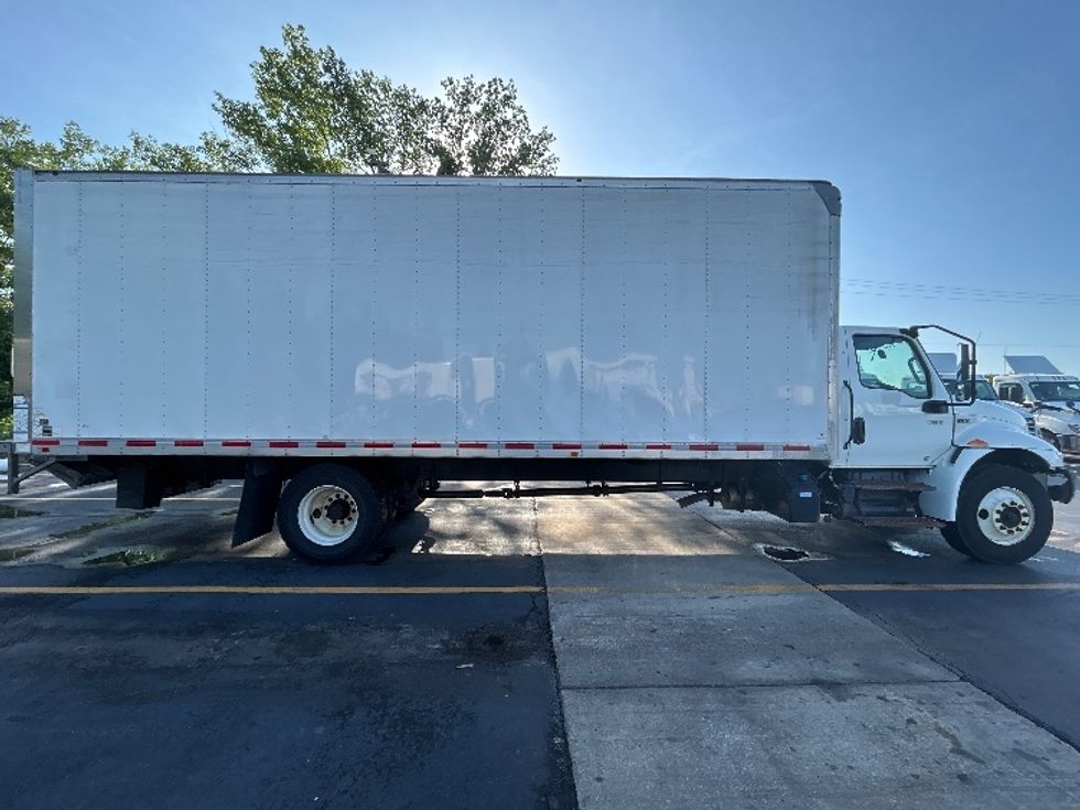 Medium Duty Box Truck-Light and Medium Duty Trucks-International-2022-MV607-La Porte-IN-299,413\n\t\tmiles-$ 34,000 - Image 14