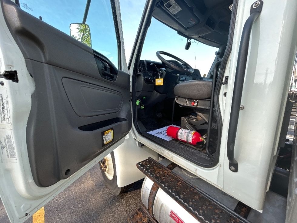 Medium Duty Box Truck-Light and Medium Duty Trucks-International-2022-MV607-La Porte-IN-299,413\n\t\tmiles-$ 34,000 - Image 15