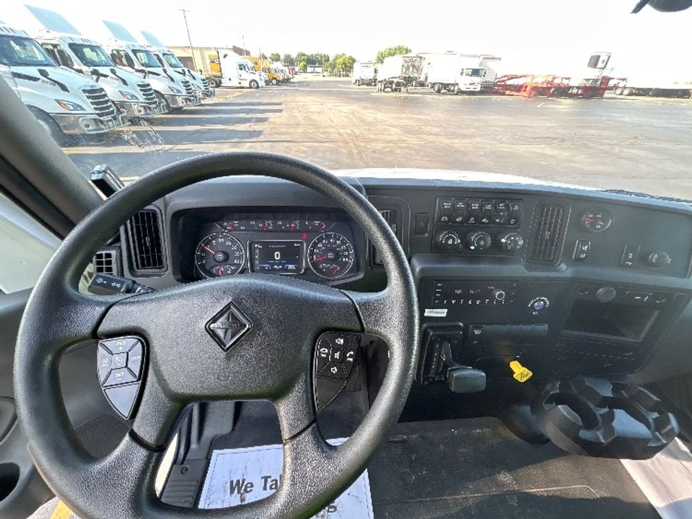 Medium Duty Box Truck-Light and Medium Duty Trucks-International-2022-MV607-La Porte-IN-299,413\n\t\tmiles-$ 34,000 - Image 17