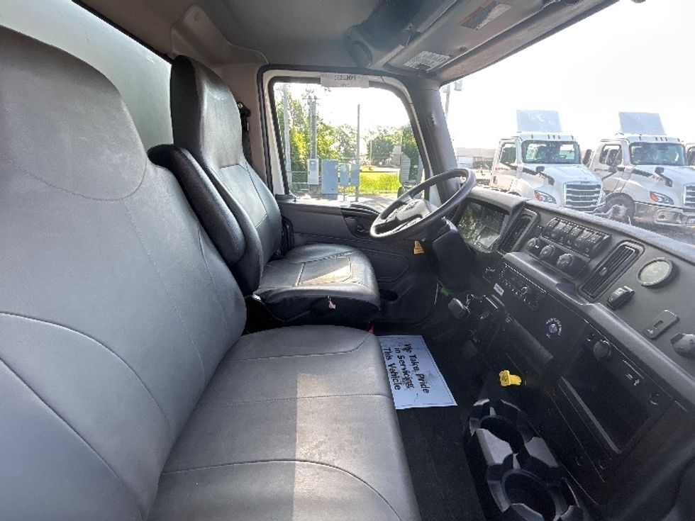 Medium Duty Box Truck-Light and Medium Duty Trucks-International-2022-MV607-La Porte-IN-299,413\n\t\tmiles-$ 34,000 - Image 21