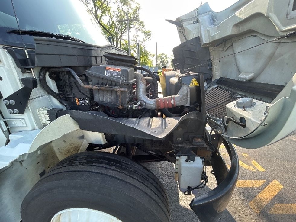 Medium Duty Box Truck-Light and Medium Duty Trucks-International-2022-MV607-La Porte-IN-299,413\n\t\tmiles-$ 34,000 - Image 22
