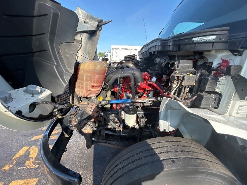 Medium Duty Box Truck-Light and Medium Duty Trucks-International-2022-MV607-La Porte-IN-299,413\n\t\tmiles-$ 34,000 - Image 23