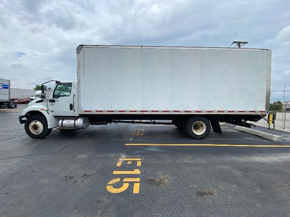 Medium Duty Box Truck-Light and Medium Duty Trucks-International-2022-MV607-La Porte-IN-299,413\n\t\tmiles-$ 34,000 - Image 4