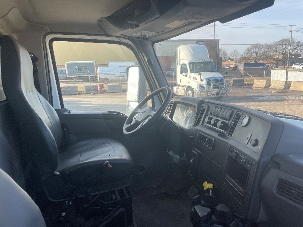 Medium Duty Box Truck-Light and Medium Duty Trucks-International-2022-MV607-Lansing-MI-110,680\n\t\tmiles-$ 62,250 - Image 21