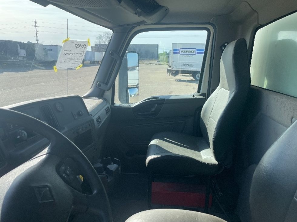 Medium Duty Box Truck-Light and Medium Duty Trucks-International-2022-MV607-Lansing-MI-166,714\n\t\tmiles-$ 51,750 - Image 15