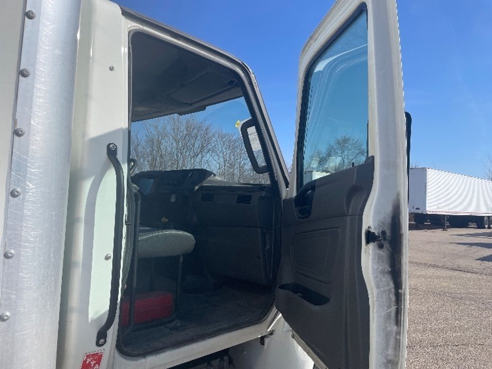 Medium Duty Box Truck-Light and Medium Duty Trucks-International-2022-MV607-Lansing-MI-166,714\n\t\tmiles-$ 51,750 - Image 16