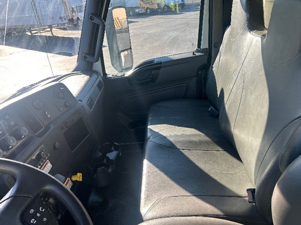 Medium Duty Box Truck-Light and Medium Duty Trucks-International-2022-MV607-Las Vegas-NV-240,436\n\t\tmiles-$ 43,000 - Image 18