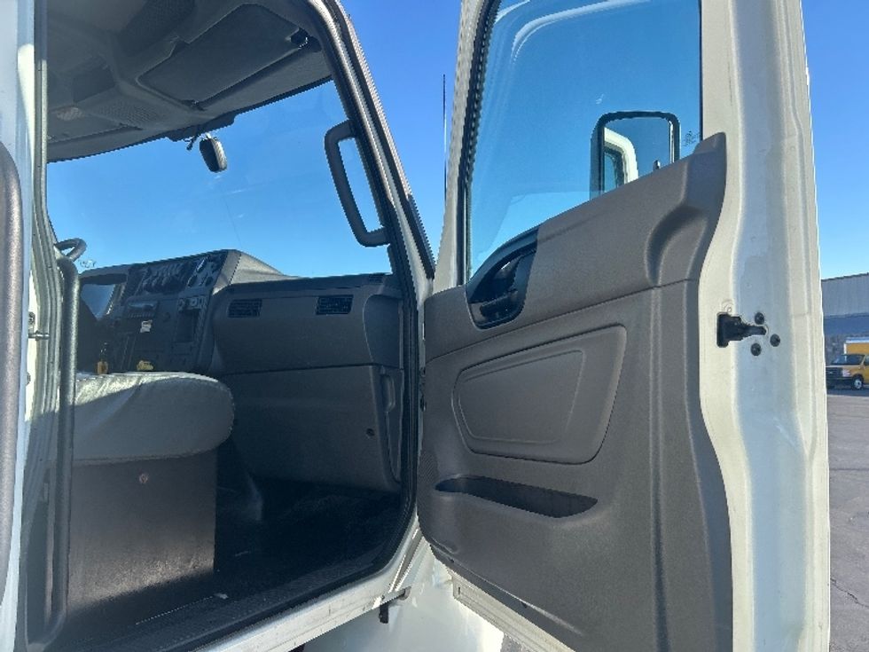 Medium Duty Box Truck-Light and Medium Duty Trucks-International-2022-MV607-Las Vegas-NV-240,436\n\t\tmiles-$ 43,000 - Image 19