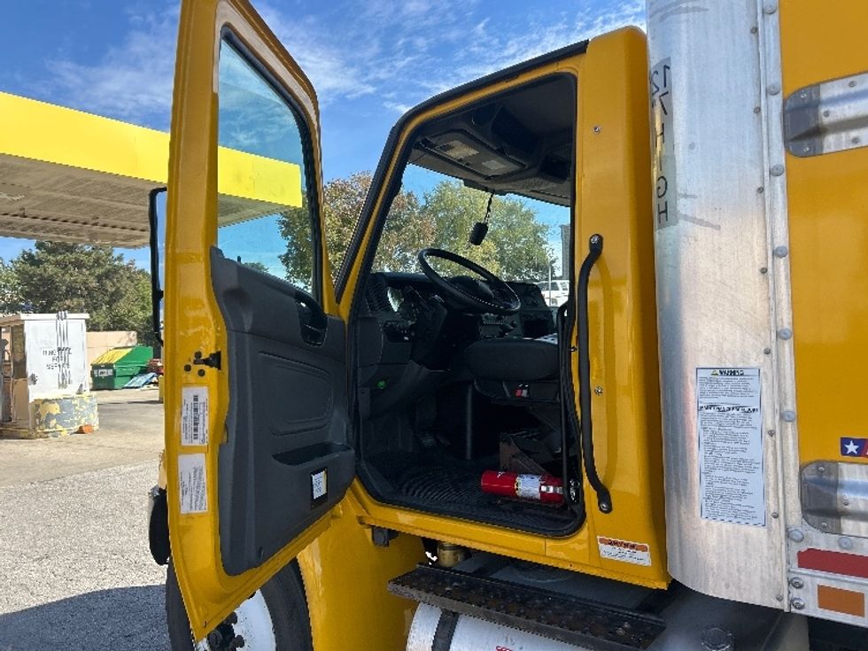 Medium Duty Box Truck-Light and Medium Duty Trucks-International-2022-MV607-Lenexa-KS-206,157\n\t\tmiles-$ 43,500 - Image 16