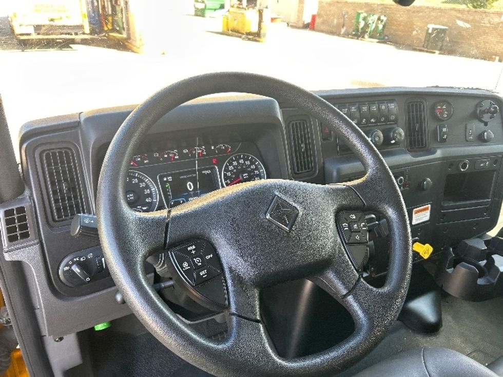 Medium Duty Box Truck-Light and Medium Duty Trucks-International-2022-MV607-Lenexa-KS-206,157\n\t\tmiles-$ 43,500 - Image 17