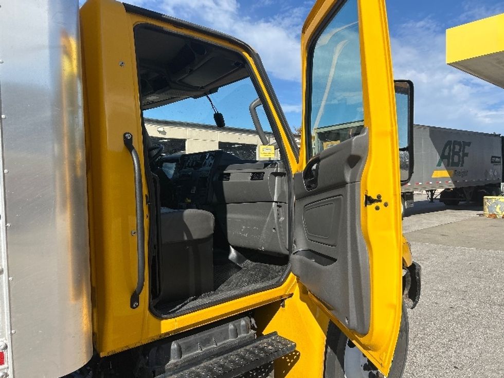Medium Duty Box Truck-Light and Medium Duty Trucks-International-2022-MV607-Lenexa-KS-206,157\n\t\tmiles-$ 43,500 - Image 20