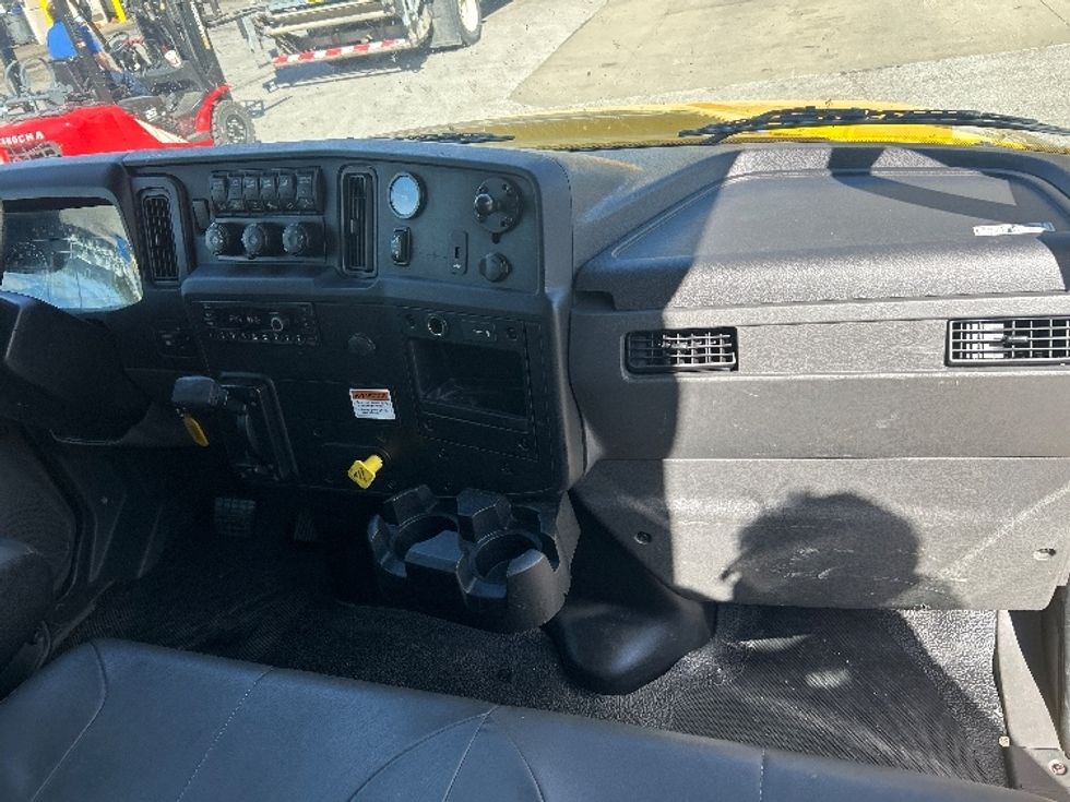 Medium Duty Box Truck-Light and Medium Duty Trucks-International-2022-MV607-Lenexa-KS-206,157\n\t\tmiles-$ 43,500 - Image 21