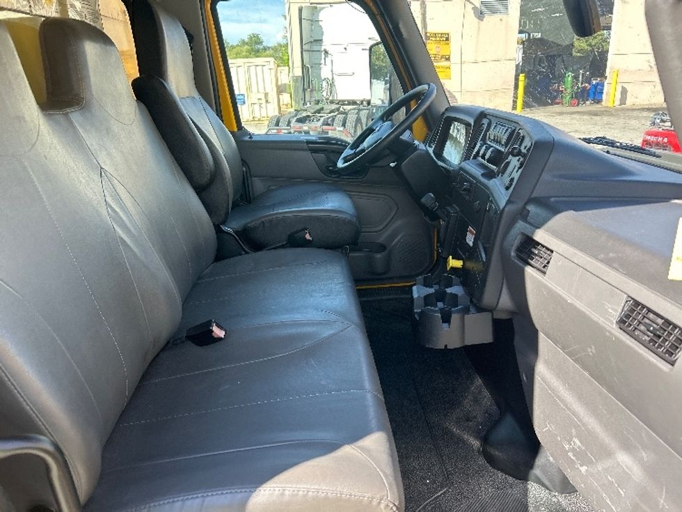 Medium Duty Box Truck-Light and Medium Duty Trucks-International-2022-MV607-Lenexa-KS-206,157\n\t\tmiles-$ 43,500 - Image 22