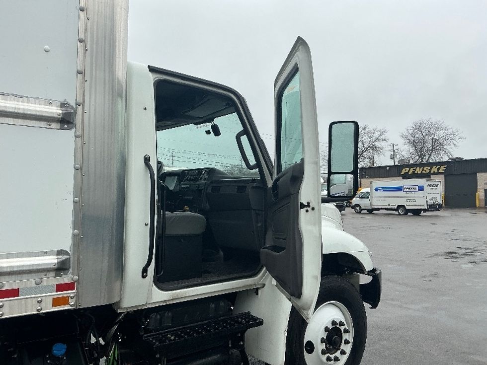 Medium Duty Box Truck-Light and Medium Duty Trucks-International-2022-MV607-Lexington-KY-98,800\n\t\tmiles-$ 75,500 - Image 20