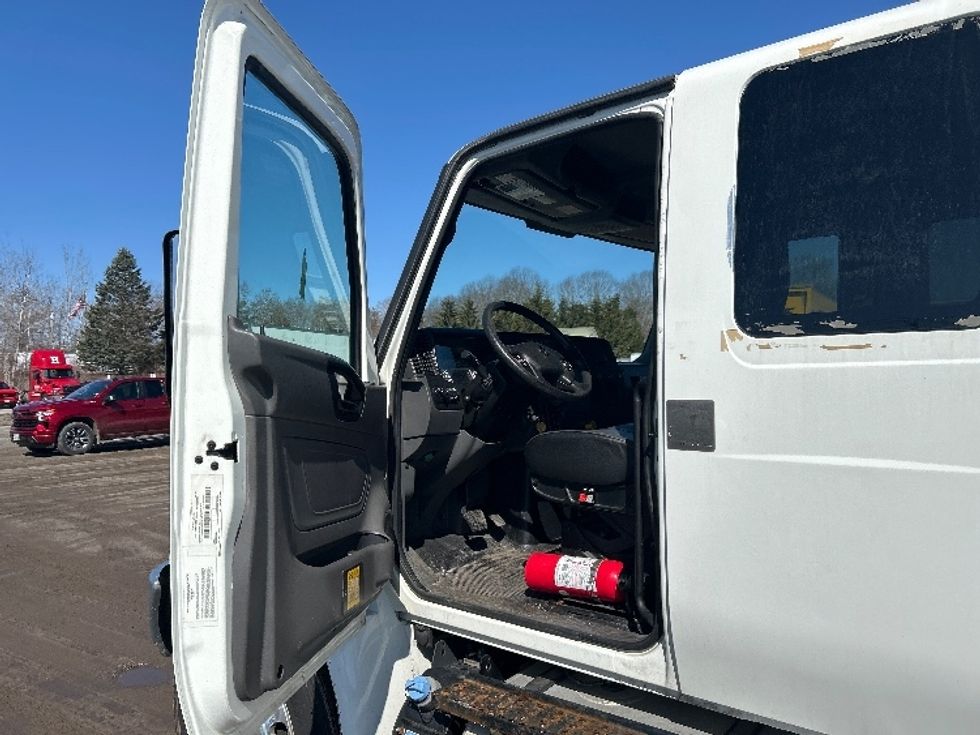 Medium Duty Box Truck-Light and Medium Duty Trucks-International-2022-MV607-Londonderry-NH-121,712\n\t\tmiles-$ 72,000 - Image 16