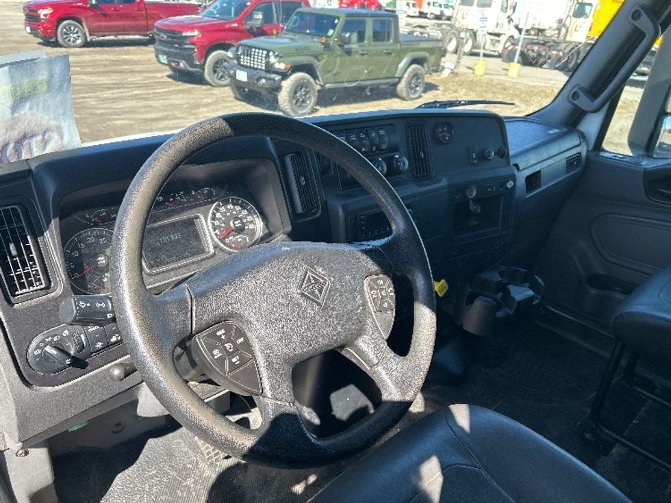 Medium Duty Box Truck-Light and Medium Duty Trucks-International-2022-MV607-Londonderry-NH-121,712\n\t\tmiles-$ 72,000 - Image 17