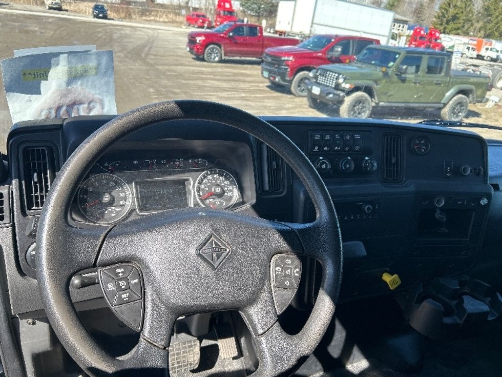 Medium Duty Box Truck-Light and Medium Duty Trucks-International-2022-MV607-Londonderry-NH-121,712\n\t\tmiles-$ 72,000 - Image 18