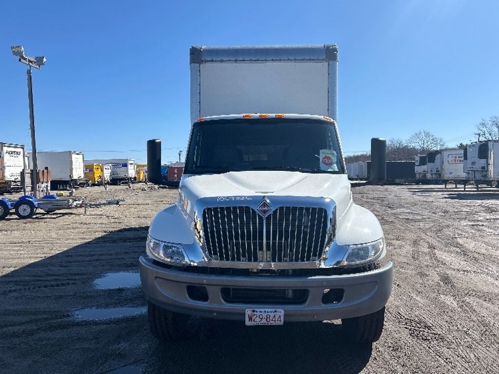 Medium Duty Box Truck-Light and Medium Duty Trucks-International-2022-MV607-Londonderry-NH-121,712\n\t\tmiles-$ 72,000 - Image 2
