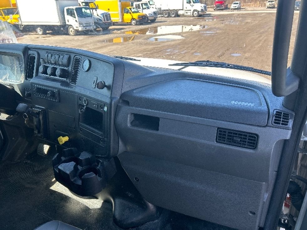 Medium Duty Box Truck-Light and Medium Duty Trucks-International-2022-MV607-Londonderry-NH-121,712\n\t\tmiles-$ 72,000 - Image 21