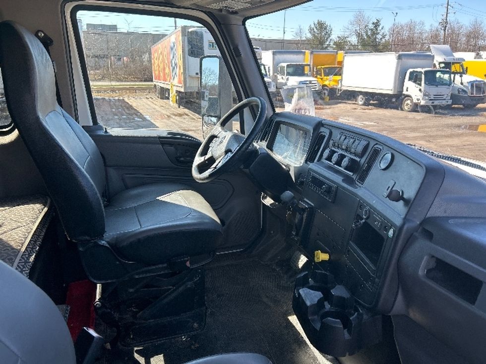 Medium Duty Box Truck-Light and Medium Duty Trucks-International-2022-MV607-Londonderry-NH-121,712\n\t\tmiles-$ 72,000 - Image 22