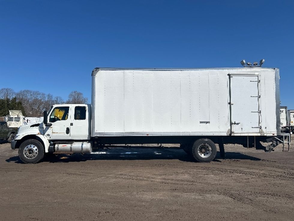 Medium Duty Box Truck-Light and Medium Duty Trucks-International-2022-MV607-Londonderry-NH-121,712\n\t\tmiles-$ 72,000 - Image 4