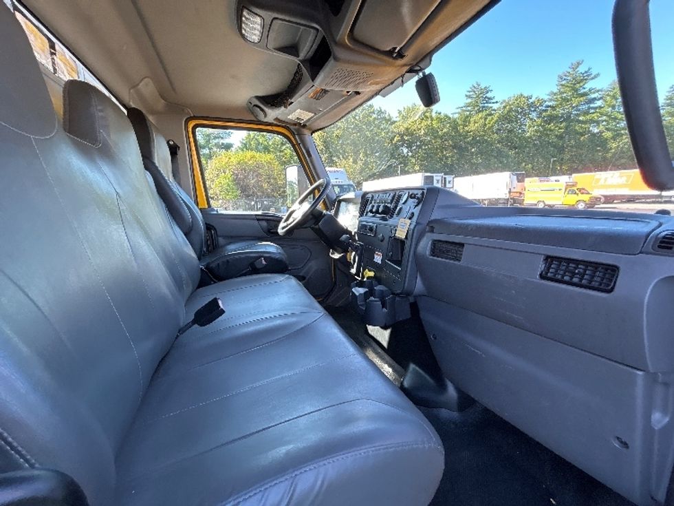 Medium Duty Box Truck-Light and Medium Duty Trucks-International-2022-MV607-Londonderry-NH-246,104\n\t\tmiles-$ 37,750 - Image 19