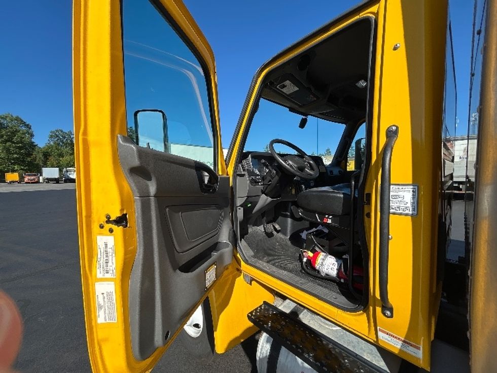 Medium Duty Box Truck-Light and Medium Duty Trucks-International-2022-MV607-Londonderry-NH-246,104\n\t\tmiles-$ 37,750 - Image 16