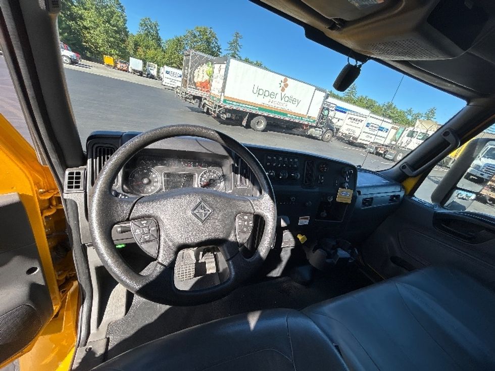Medium Duty Box Truck-Light and Medium Duty Trucks-International-2022-MV607-Londonderry-NH-246,104\n\t\tmiles-$ 37,750 - Image 18