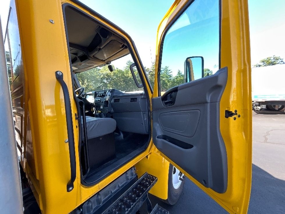 Medium Duty Box Truck-Light and Medium Duty Trucks-International-2022-MV607-Londonderry-NH-246,104\n\t\tmiles-$ 37,750 - Image 20