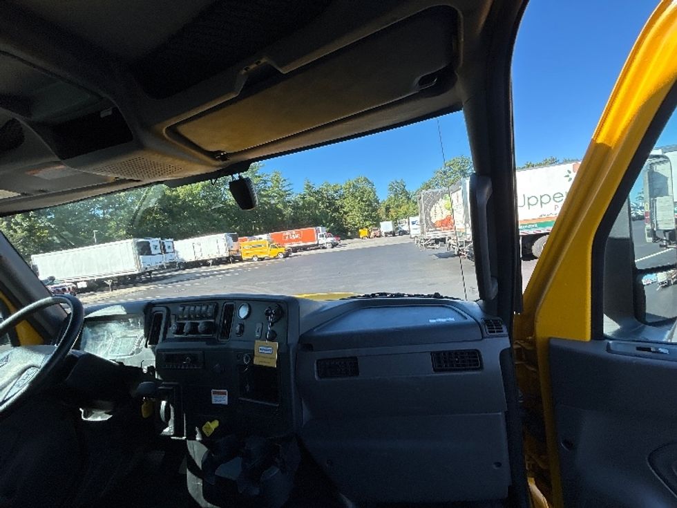 Medium Duty Box Truck-Light and Medium Duty Trucks-International-2022-MV607-Londonderry-NH-246,104\n\t\tmiles-$ 37,750 - Image 21