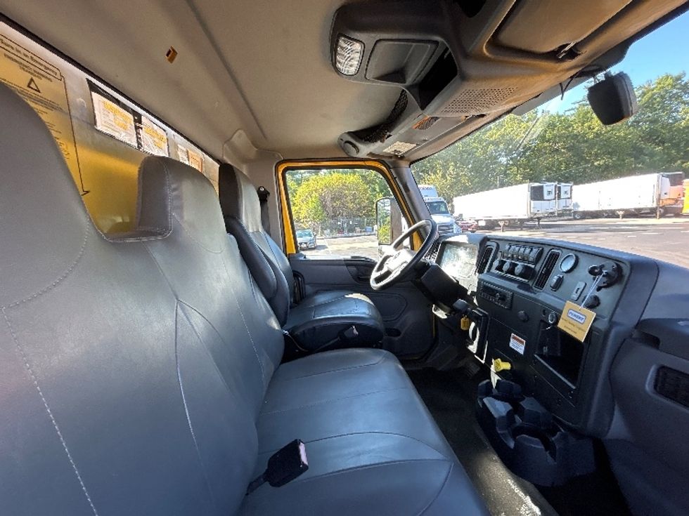 Medium Duty Box Truck-Light and Medium Duty Trucks-International-2022-MV607-Londonderry-NH-246,104\n\t\tmiles-$ 37,750 - Image 22