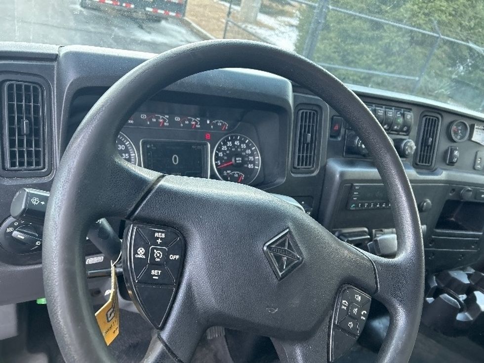Medium Duty Box Truck-Light and Medium Duty Trucks-International-2022-MV607-Londonderry-NH-272,722\n\t\tmiles-$ 36,250 - Image 17