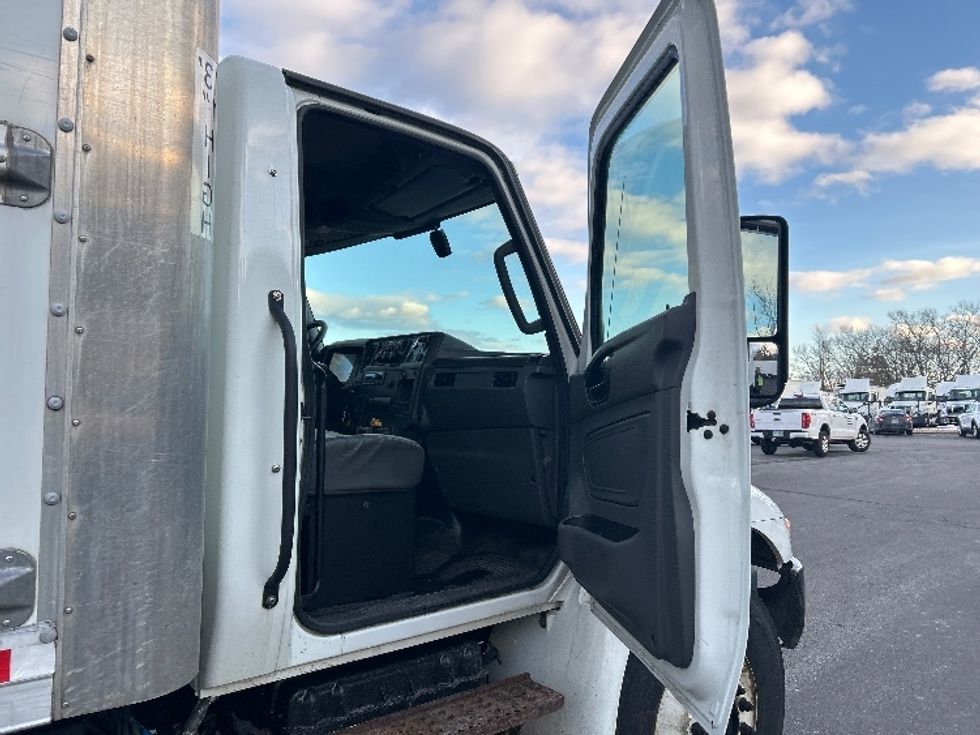 Medium Duty Box Truck-Light and Medium Duty Trucks-International-2022-MV607-Londonderry-NH-272,722\n\t\tmiles-$ 36,250 - Image 20