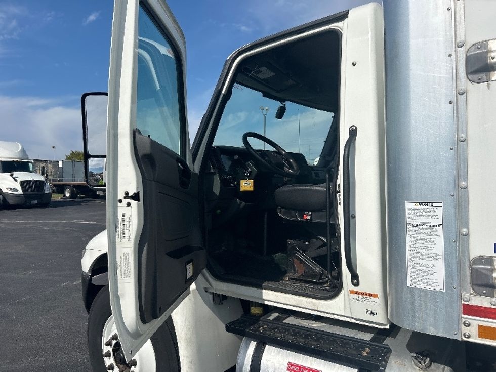 Medium Duty Box Truck-Light and Medium Duty Trucks-International-2022-MV607-Louisville-KY-227,763\n\t\tmiles-$ 43,250 - Image 16