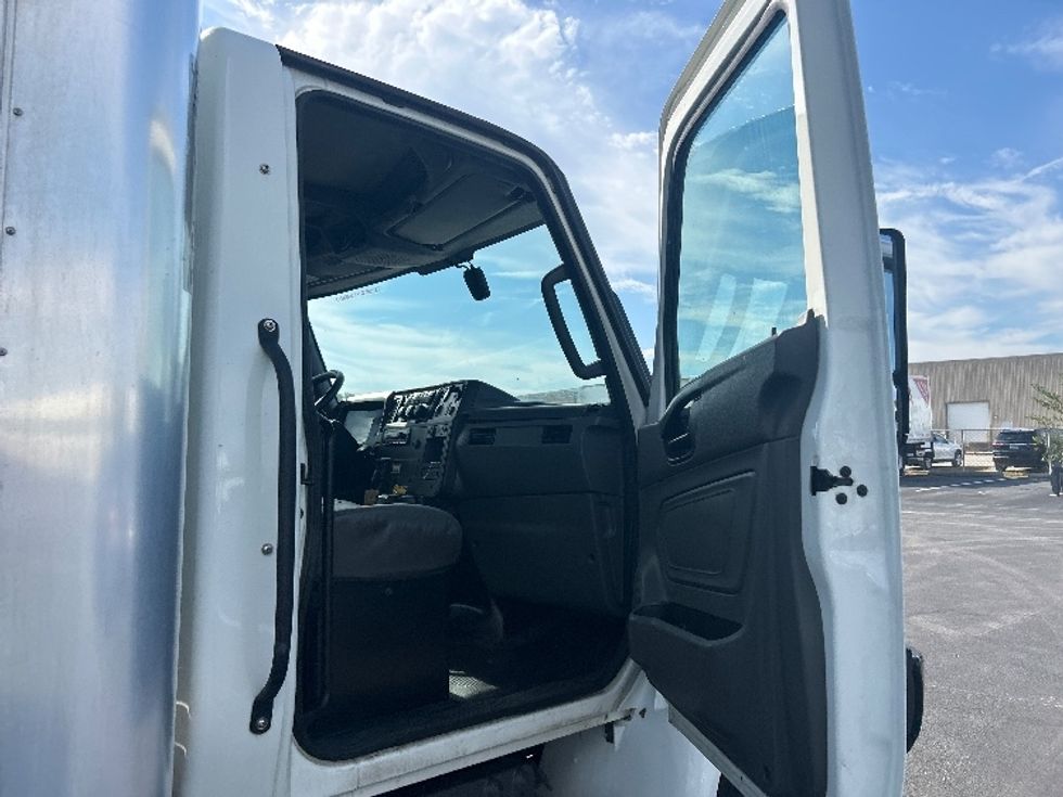 Medium Duty Box Truck-Light and Medium Duty Trucks-International-2022-MV607-Louisville-KY-227,763\n\t\tmiles-$ 43,250 - Image 20