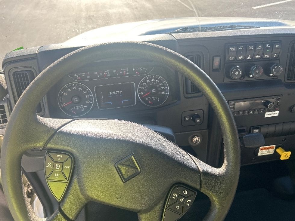 Medium Duty Box Truck-Light and Medium Duty Trucks-International-2022-MV607-Louisville-KY-269,737\n\t\tmiles-$ 40,750 - Image 18
