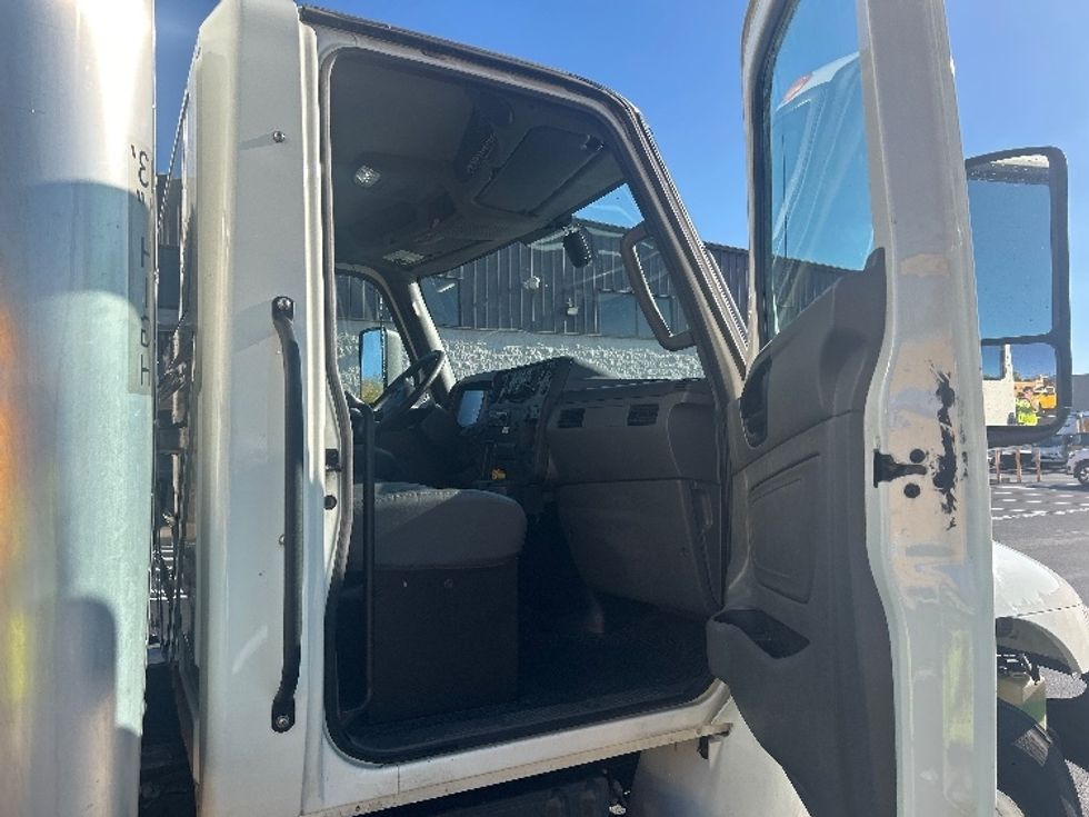 Medium Duty Box Truck-Light and Medium Duty Trucks-International-2022-MV607-Louisville-KY-269,737\n\t\tmiles-$ 40,750 - Image 19