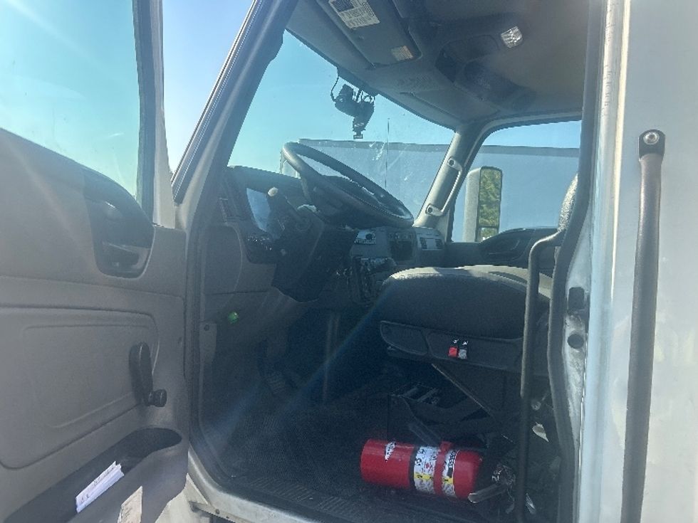Medium Duty Box Truck-Light and Medium Duty Trucks-International-2022-MV607-Louisville-KY-280,580\n\t\tmiles-$ 39,750 - Image 16
