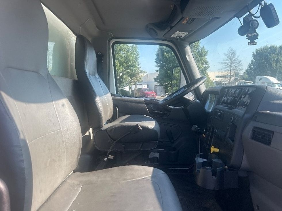 Medium Duty Box Truck-Light and Medium Duty Trucks-International-2022-MV607-Louisville-KY-280,580\n\t\tmiles-$ 39,750 - Image 22